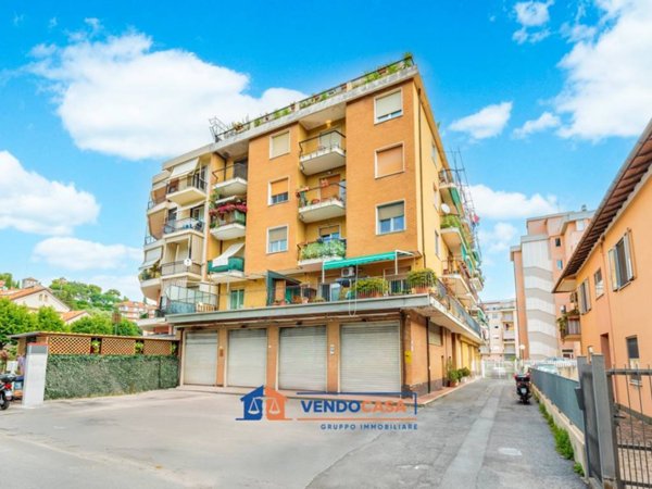 appartamento in vendita ad Albenga in zona Vadino