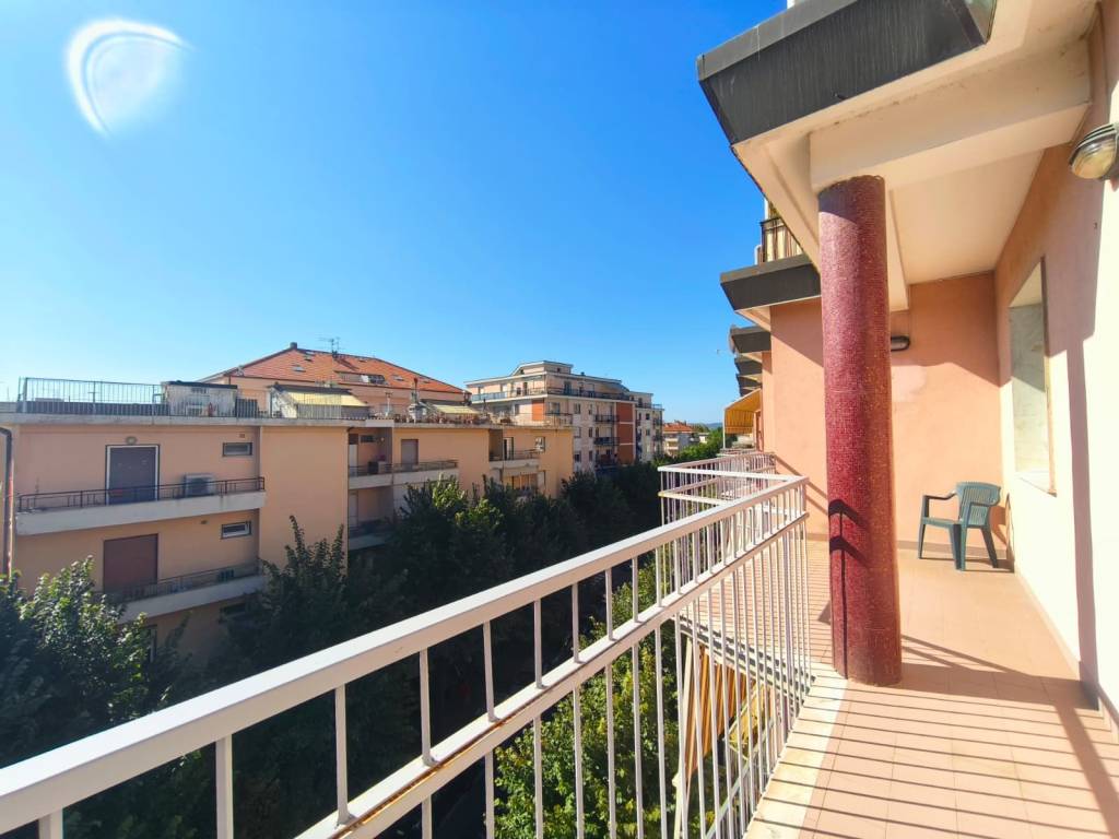 appartamento in vendita ad Albenga in zona Vadino