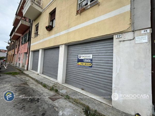 locale commerciale in vendita ad Albenga in zona Vadino