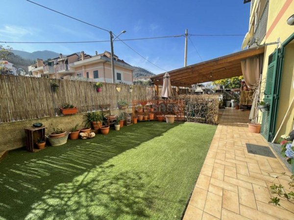 appartamento in vendita ad Albenga in zona Lusignano
