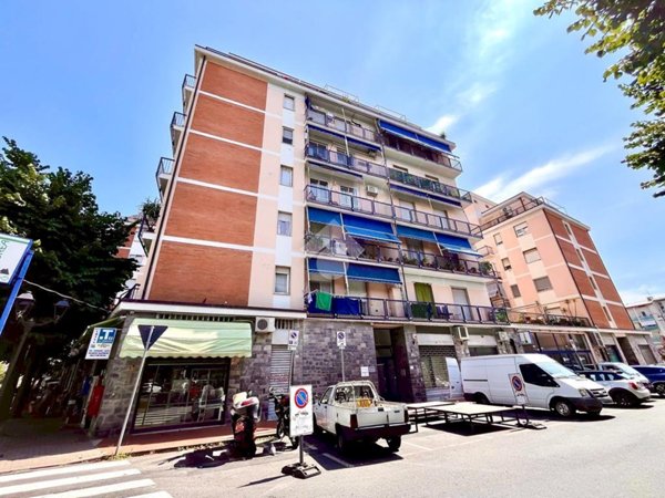 appartamento in vendita ad Albenga in zona Vadino