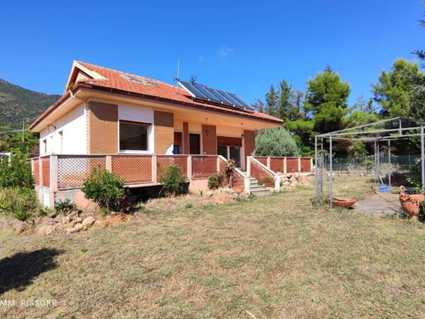 casa indipendente in vendita ad Albenga in zona Salea