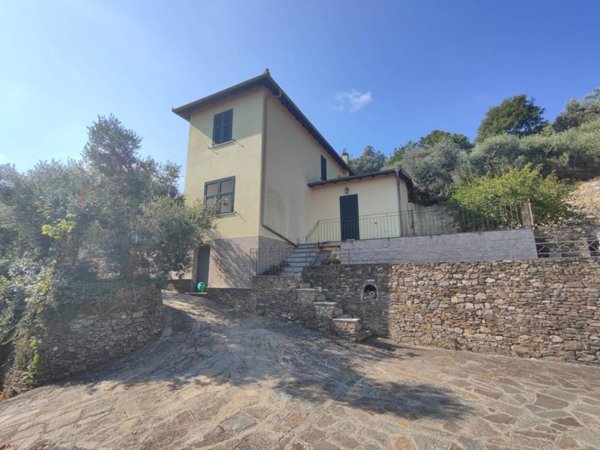 casa indipendente in vendita ad Albenga in zona Lusignano