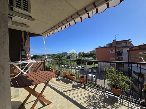 appartamento in vendita ad Albenga in zona Vadino