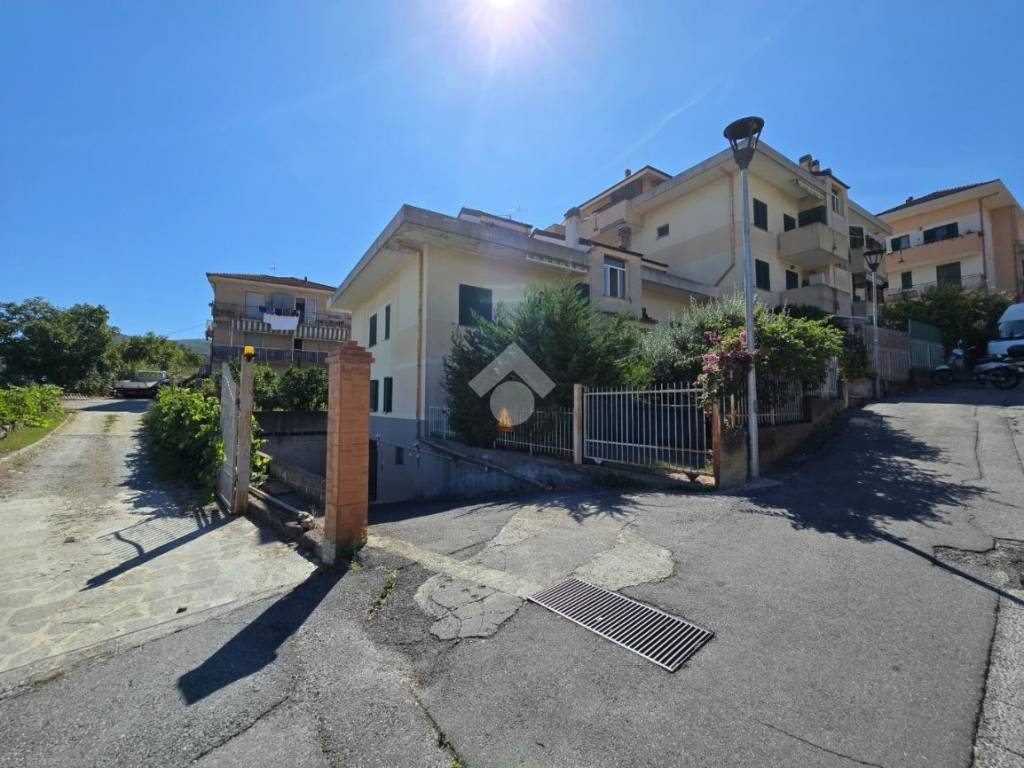 appartamento in vendita ad Albenga in zona Lusignano