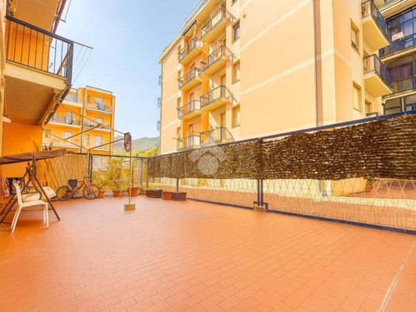 appartamento in vendita ad Albenga in zona Vadino