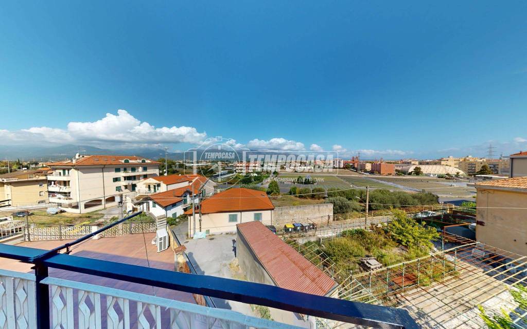 appartamento in vendita ad Albenga in zona Vadino
