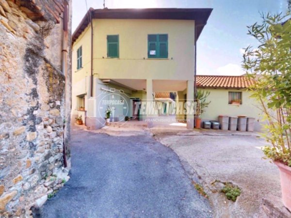 appartamento in vendita ad Albenga in zona Bastia