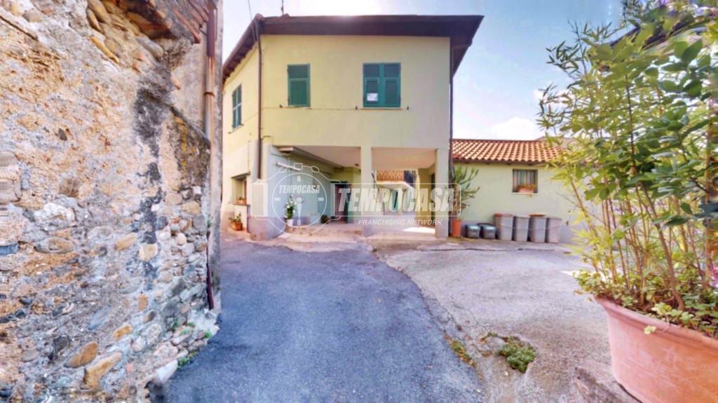 appartamento in vendita ad Albenga in zona Bastia