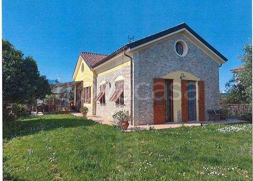 casa indipendente in vendita ad Albenga