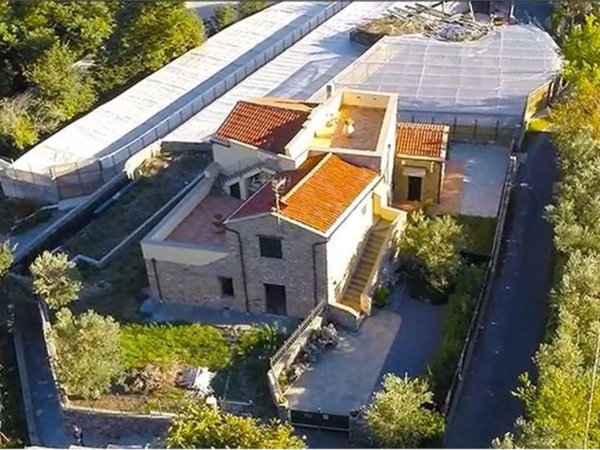 appartamento in vendita ad Albenga in zona Campochiesa