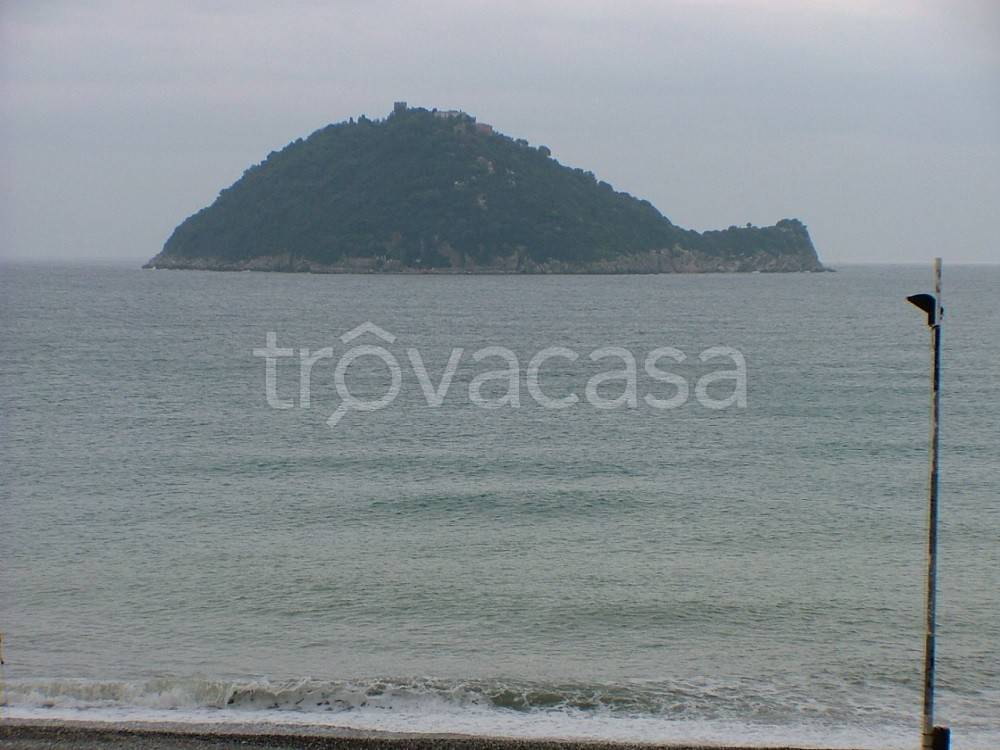 negozio in vendita ad Albenga