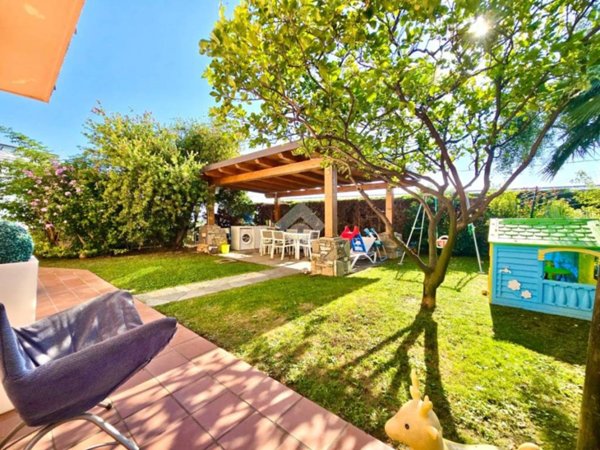 casa indipendente in vendita ad Albenga