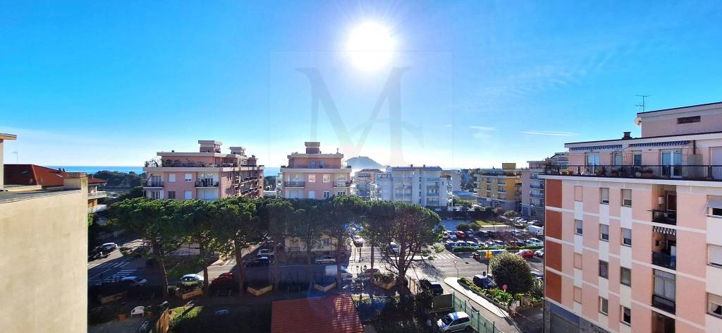 appartamento in vendita ad Albenga in zona Vadino