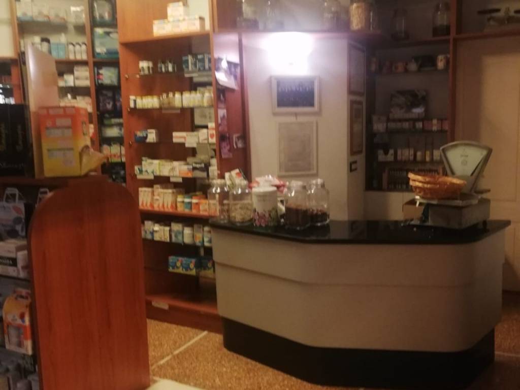 negozio in vendita ad Albenga