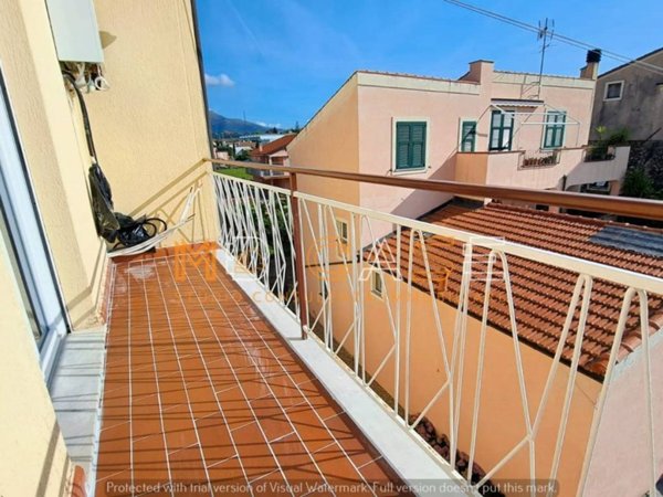 appartamento in vendita ad Albenga in zona Leca