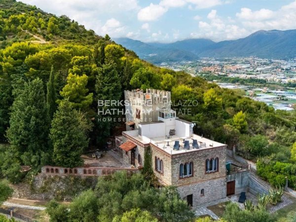 casa indipendente in vendita ad Albenga