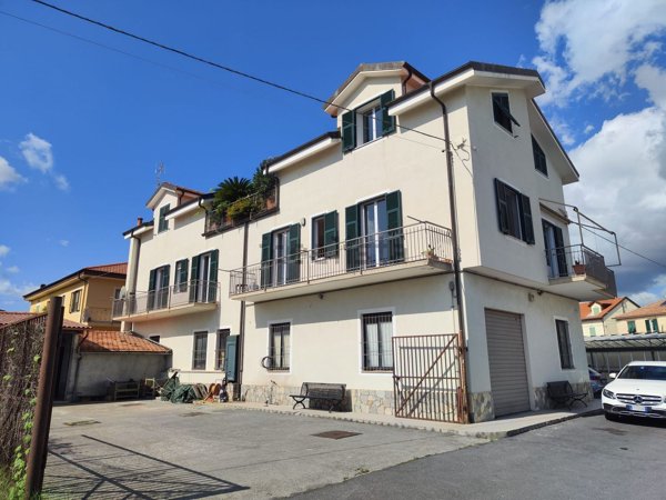 appartamento in vendita ad Albenga in zona Bastia