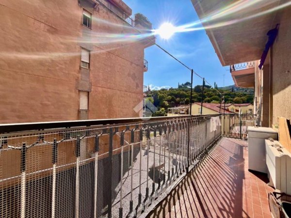 appartamento in vendita ad Albenga in zona Vadino