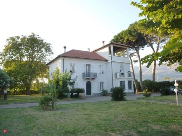 casa indipendente in vendita ad Albenga in zona Campochiesa