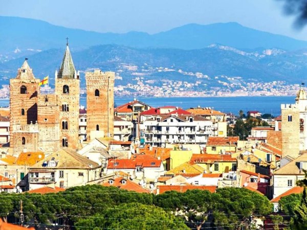 appartamento in vendita ad Albenga in zona Leca