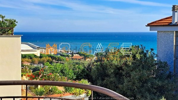 casa indipendente in vendita ad Albenga