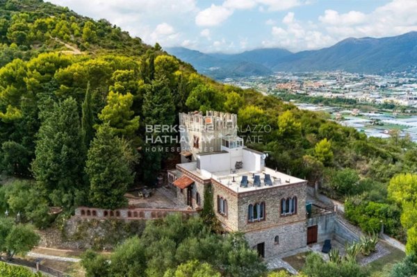 casa indipendente in vendita ad Albenga