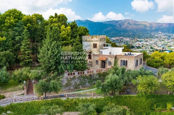 casa indipendente in vendita ad Albenga