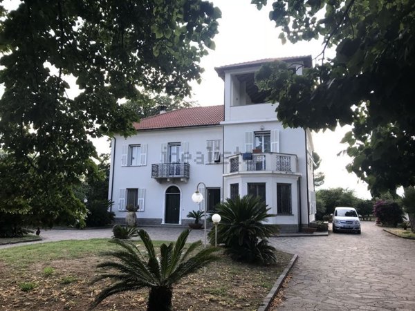 casa indipendente in vendita ad Albenga