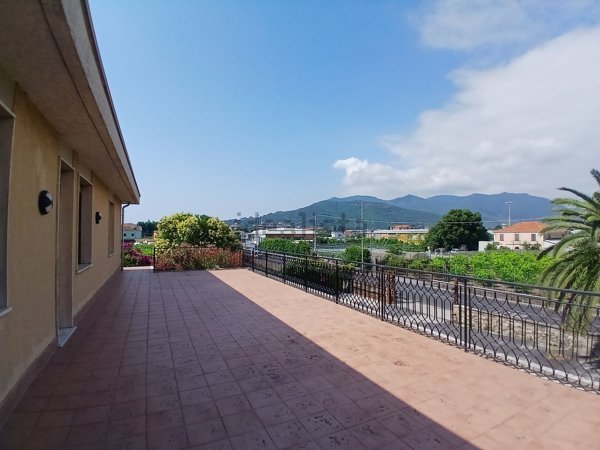 casa indipendente in vendita ad Albenga
