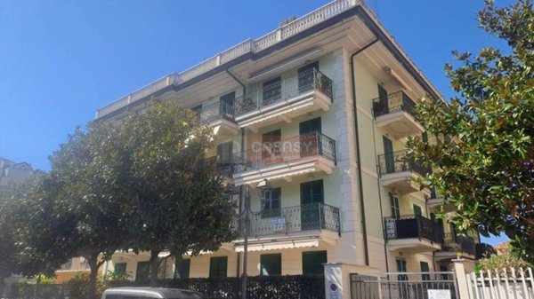 appartamento in vendita ad Albenga in zona Vadino