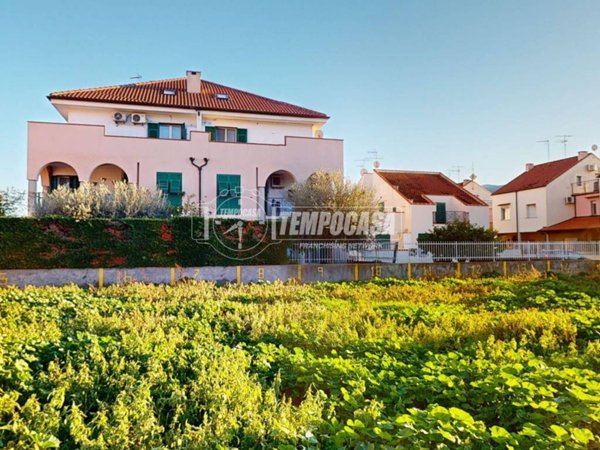 appartamento in vendita ad Albenga in zona Leca