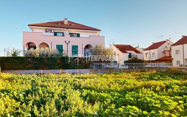 appartamento in vendita ad Albenga in zona Leca