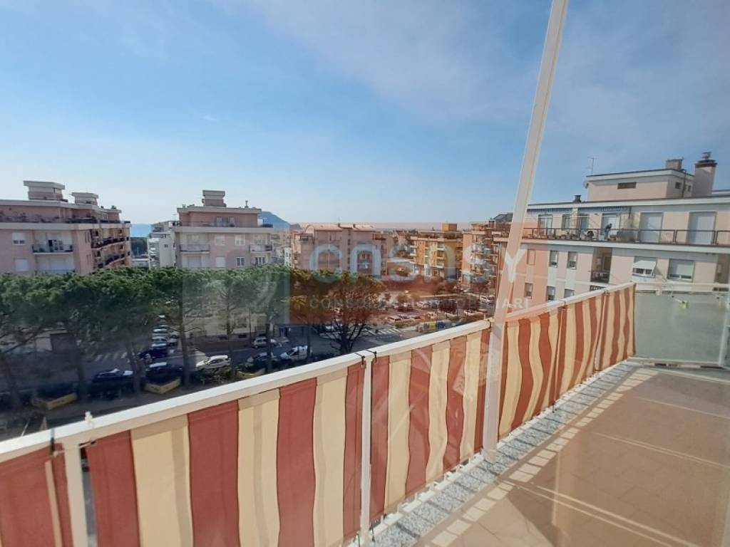appartamento in vendita ad Albenga in zona Vadino