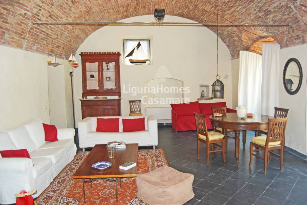 casa indipendente in vendita ad Albenga in zona Leca