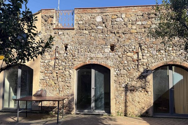 casa indipendente in vendita ad Albenga in zona Leca