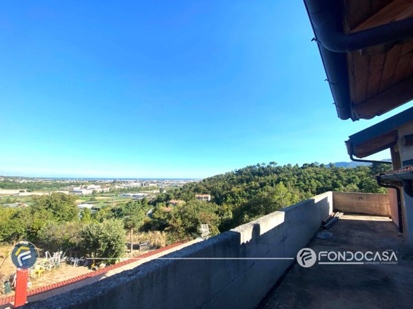 casa indipendente in vendita ad Albenga in zona Bastia