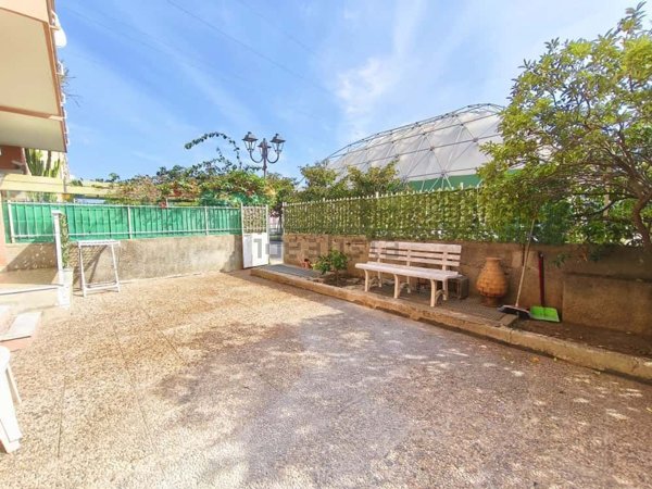 appartamento in vendita ad Albenga in zona Vadino