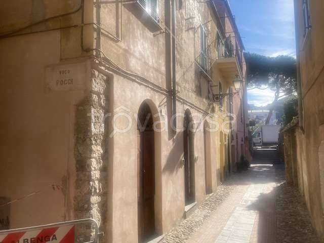 locale di sgombero in vendita ad Albenga