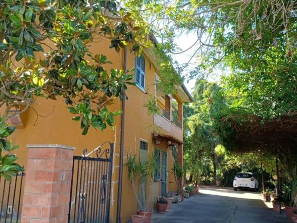 casa indipendente in vendita ad Albenga