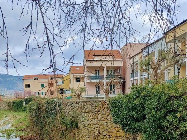 appartamento in vendita ad Albenga in zona Lusignano