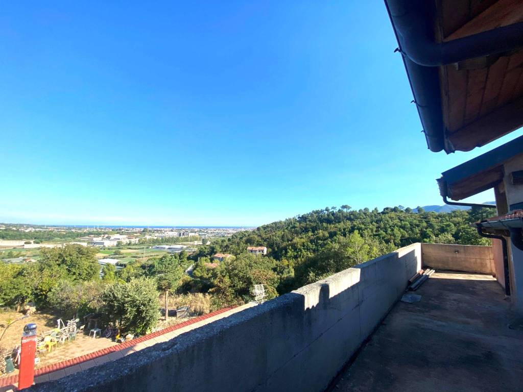 casa indipendente in vendita ad Albenga in zona Bastia