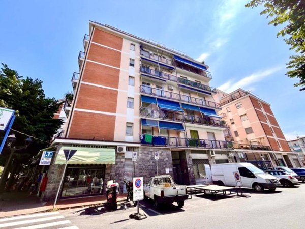 appartamento in vendita ad Albenga in zona Vadino