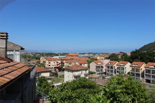 appartamento in vendita ad Albenga in zona Lusignano