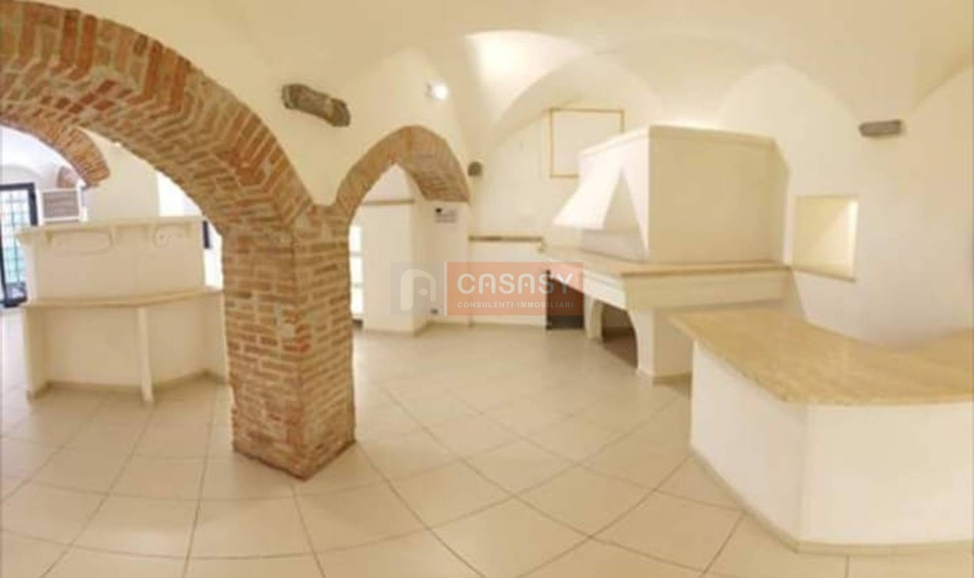 locale commerciale in vendita ad Albenga