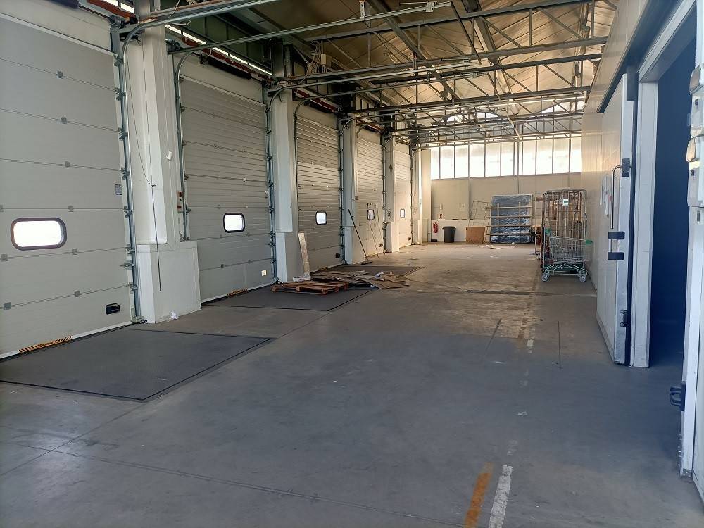 locale commerciale in vendita ad Albenga