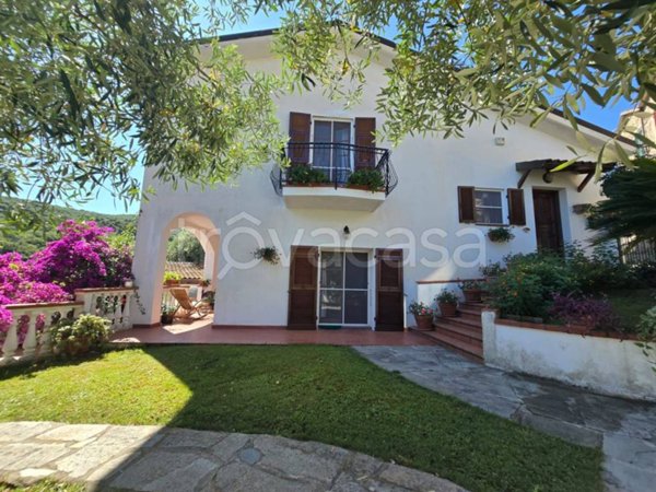 casa indipendente in vendita ad Albenga