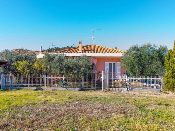 casa indipendente in vendita ad Albenga