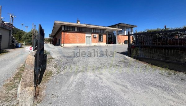 capannone in vendita ad Albenga