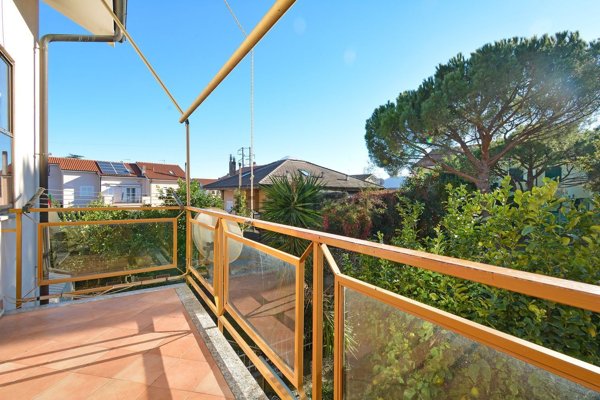 casa indipendente in vendita ad Albenga in zona Campochiesa